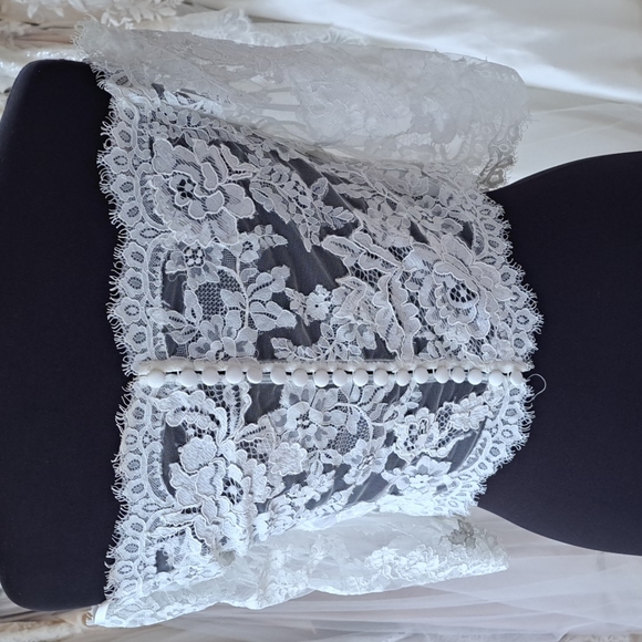 Lace off shoulder bridal topper - Picture 3 of 4